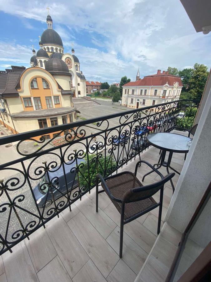 City Centre Apartment Kolomyja Exteriör bild
